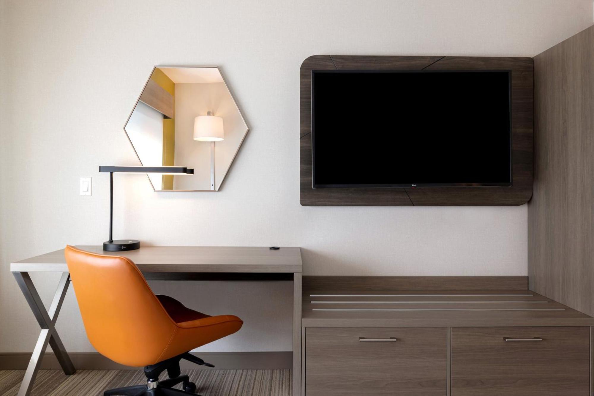 Holiday Inn Express & Suites - Glendale Downtown Extérieur photo