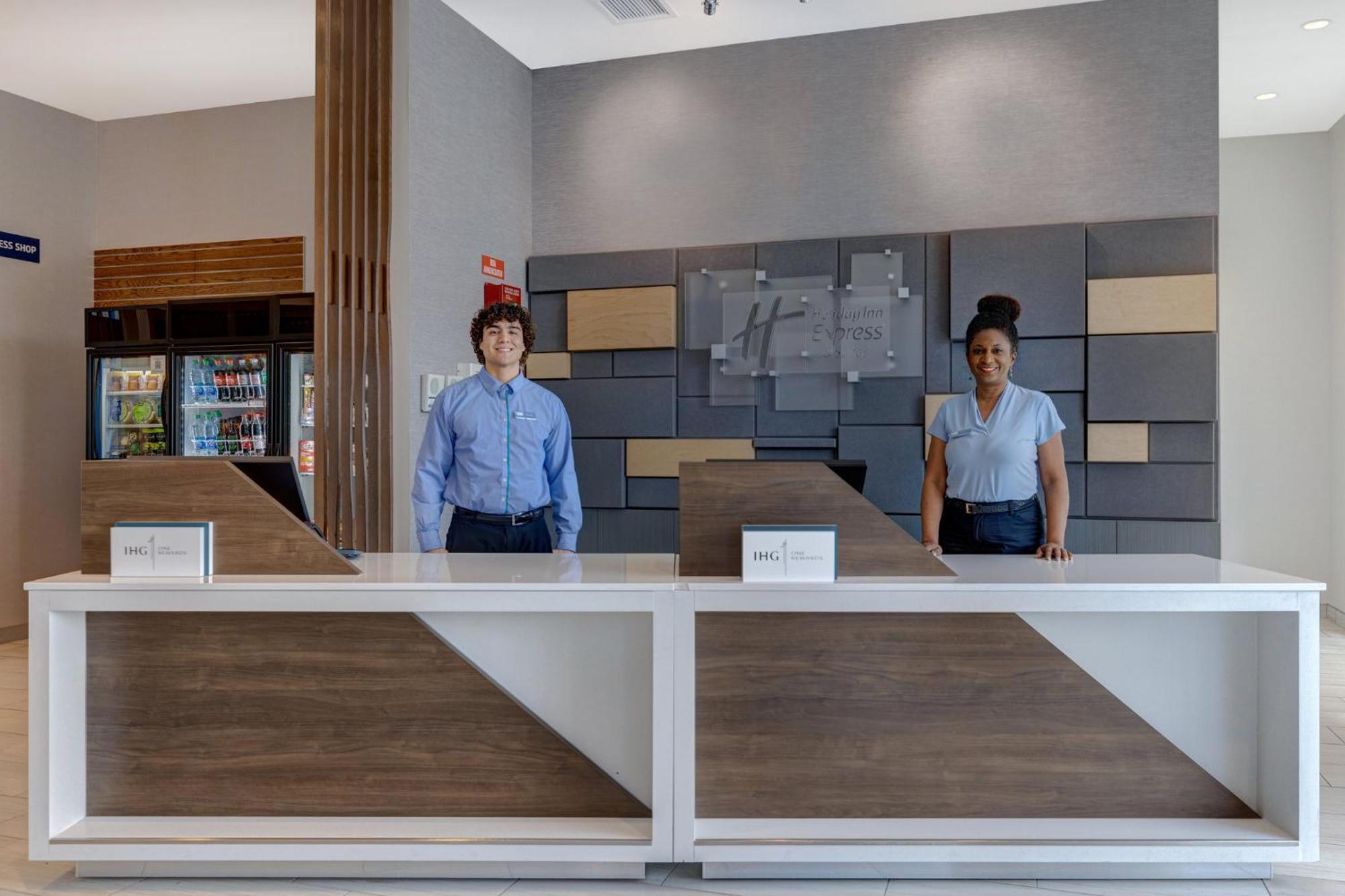 Holiday Inn Express & Suites - Glendale Downtown Extérieur photo